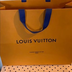 # 1825 NWOT Louis Vuitton Medium Gift Bag